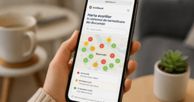 Harta termoficare București afișată pe telefon, cu avarii și deficiențe la apă caldă și căldură